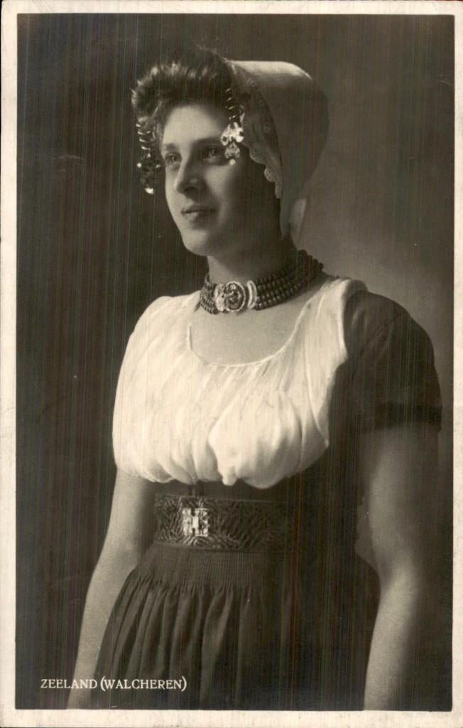 Walcheren - Vrouw - Klederdracht, Ophalen of Verzenden, Voor 1920, Gelopen, Zeeland
