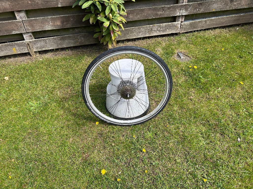 tk:Achterwiel 28 inch 9 cassette versnellingen rollerbreaks, Wiel, Gebruikt, Ophalen of Verzenden, Aluminium
