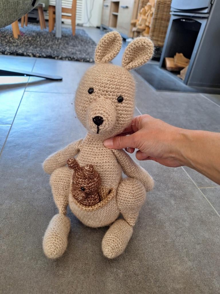 Knuffel kangoeroe met kleintje zelf gehaakt (niet gebruikt), Ophalen of Verzenden, Nieuw, Overige typen