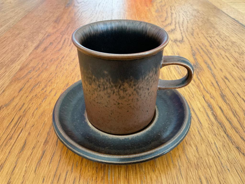 Arabia Ruska koffiekop en schotel, Gebruikt, Ophalen of Verzenden, Overige stijlen, Kop(pen) en/of Schotel(s)