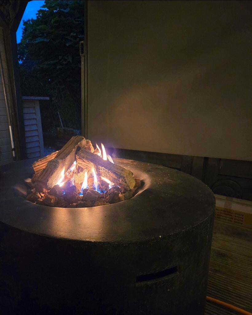 Vuurtafel op gas met gasfleshouder en lavastenen, Tuin en Terras, Vuurtafels, Ophalen, Gebruikt