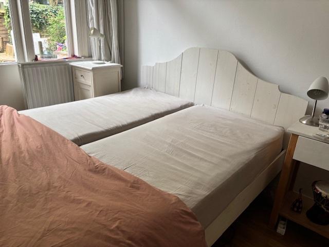 Houten bed 1.60 met elektrische lattenbodem, Huis en Inrichting, Slaapkamer | Bedden, Ophalen, Gebruikt, Wit, Tweepersoons