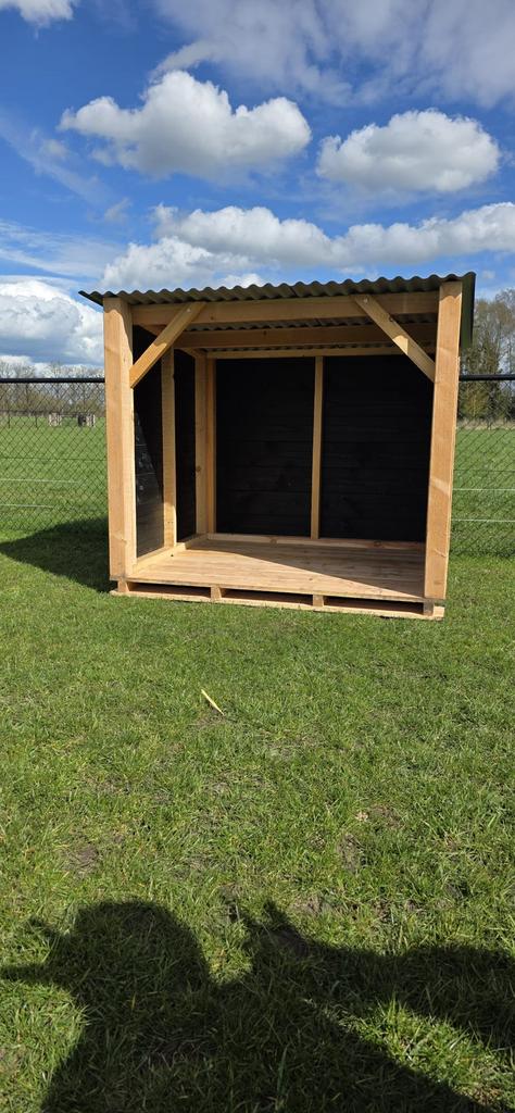 Verplaatsbare Schuilstal, Meerdere dieren, Schaap