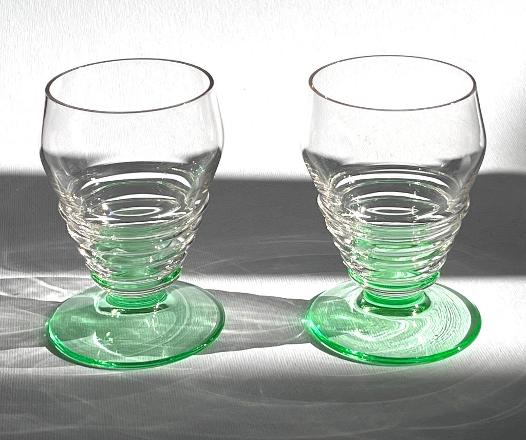 Twee Art Deco Annagroen Uraniumglas glazen ca.1925, Antiek en Kunst, Ophalen of Verzenden