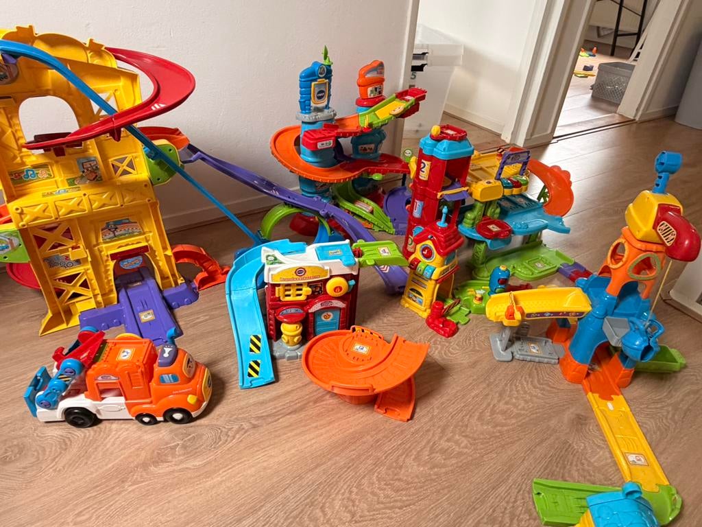 Grote VTech Toet Toet Auto’s set – Stuntpark, garages+auto’s, Ophalen of Verzenden, Zo goed als nieuw, 2 tot 4 jaar