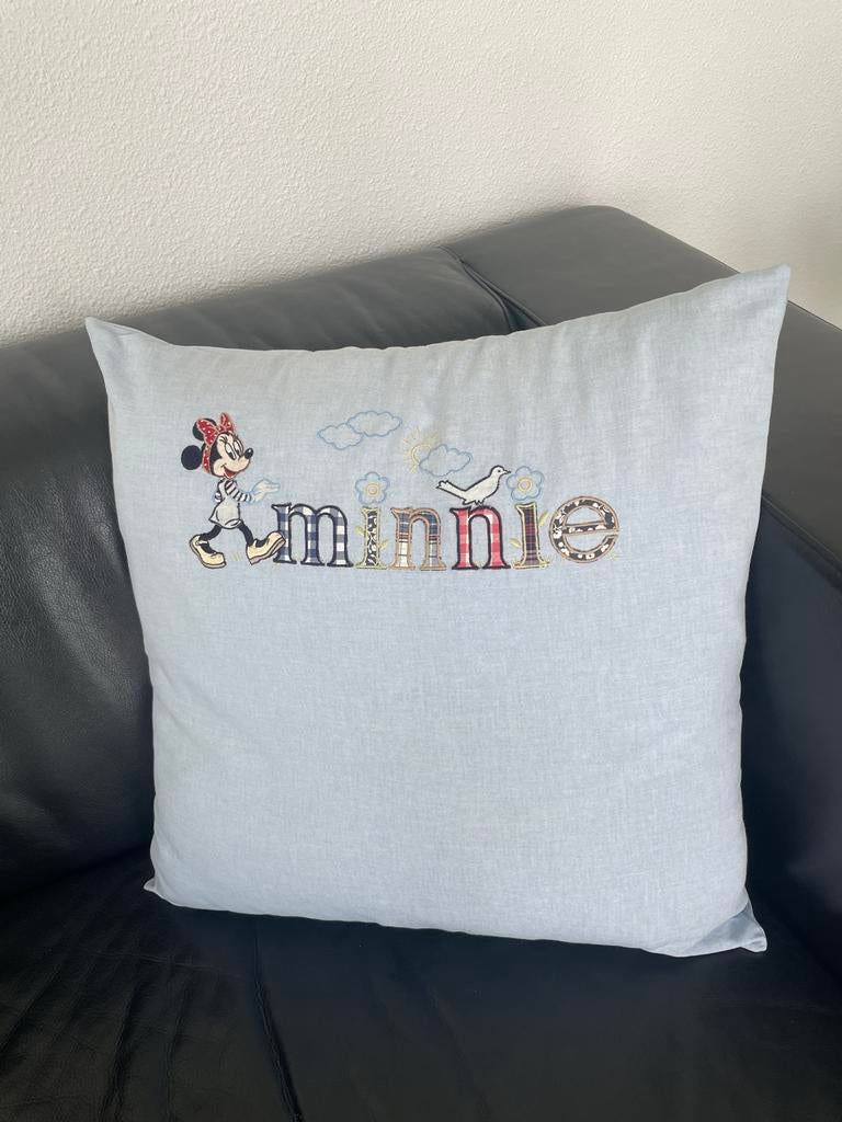 Minnie Mouse sierkussen 50x50 cm met binnenkussen, Huis en Inrichting, Ophalen of Verzenden, Zo goed als nieuw, Overige kleuren