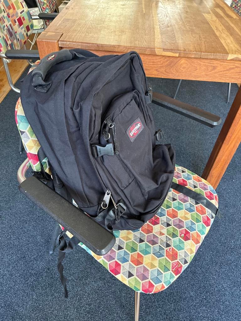 Eastpak rugzak met drie vakken, laptop schooltas., Sieraden, Tassen en Uiterlijk, Tassen | Rugtassen, 45 tot 60 cm, 25 tot 40 cm