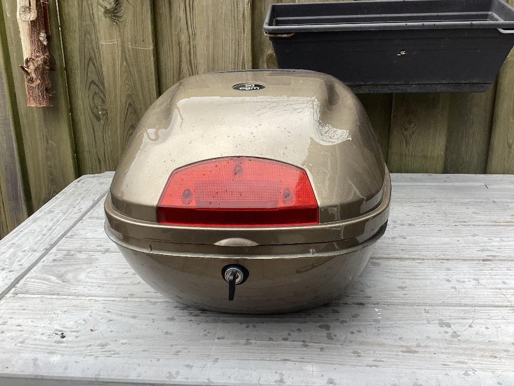 AGM koffer bruin met bevestiging en 2 sleutels, Ophalen of Verzenden, Zo goed als nieuw, Overige typen, Overige merken