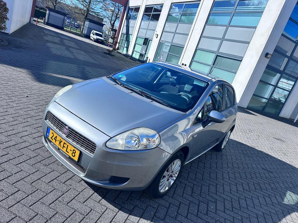 Fiat Punto 1.2 5DR 2009 Grijs, Auto's, Fiat, 1005 kg, 40 €/maand, 1242 cc, 4 cilinders