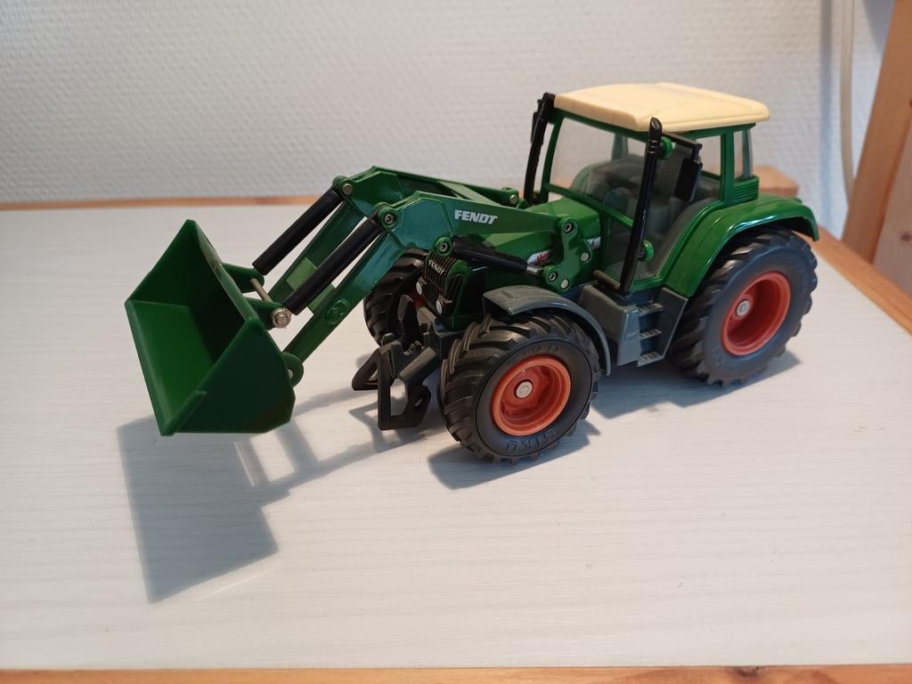 Britains Siku Fendt 714 met voorlader, Ophalen of Verzenden, Zo goed als nieuw, Tractor of Landbouw, Britains