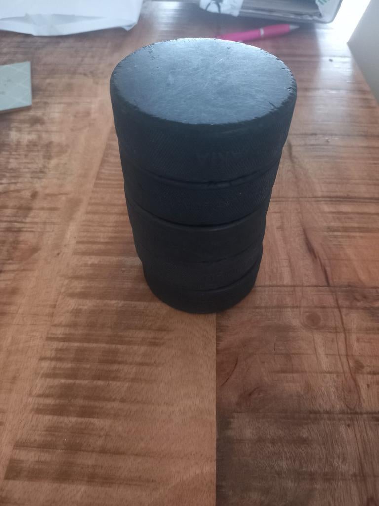 ijshockey pucks - 5 stuks, Sport en Fitness, IJshockey, Ophalen of Verzenden