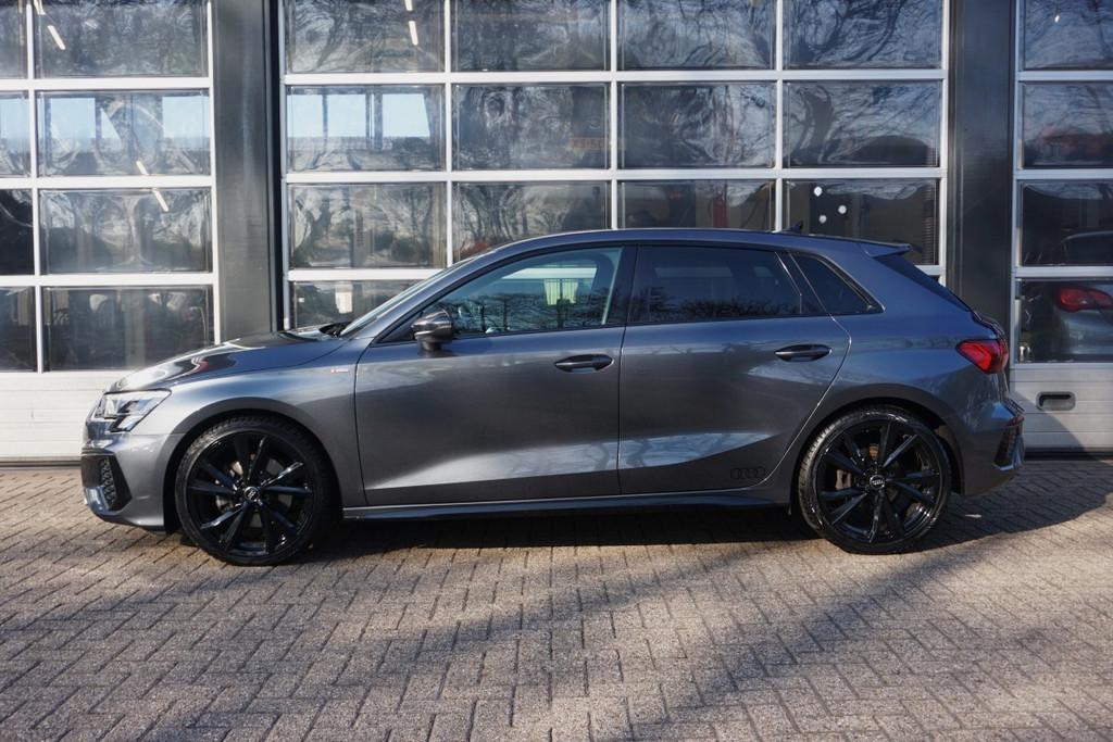 Audi A3 Sportback 35 TFSI S edition (bj 2021, automaat), 12 maanden, 4 cilinders, Leder en Stof, Origineel Nederlands