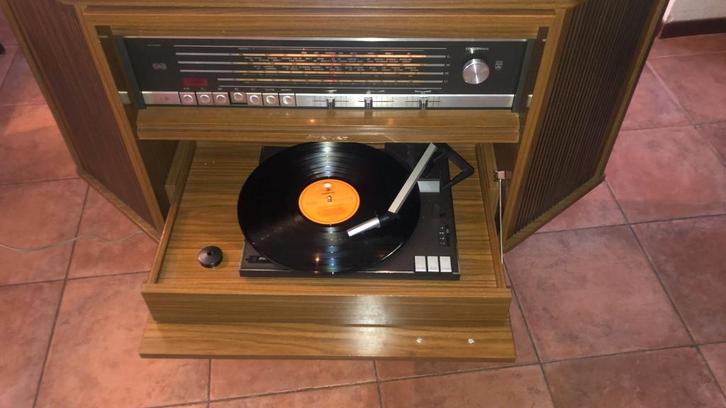 spelende  radiomeubel rosita, Antiek en Kunst, Antiek | Tv's en Audio, Ophalen