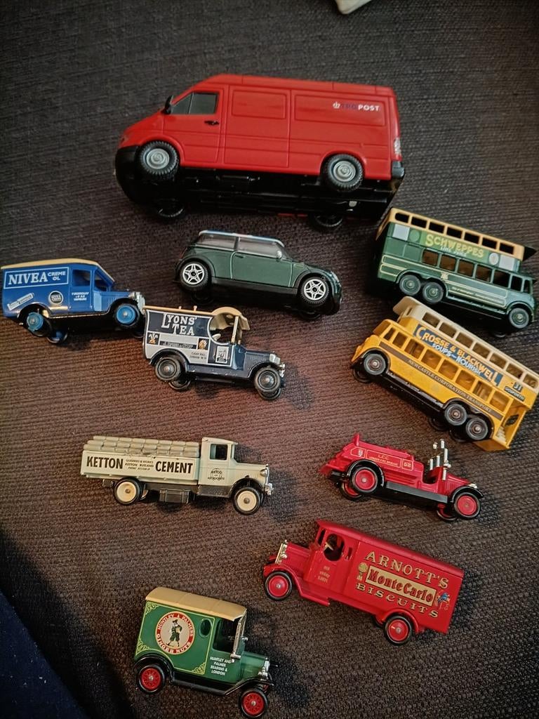 Aantal oude autootjes en bussen, Ophalen of Verzenden