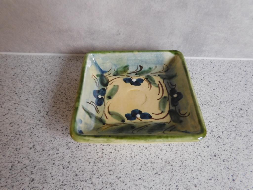 Bord 10x10 cm. Olijven Handpainted, Ophalen of Verzenden, Zo goed als nieuw, Bord(en), Overige stijlen