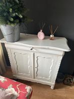 Wit bijzetkastje vintage stijl, Ophalen, Gebruikt