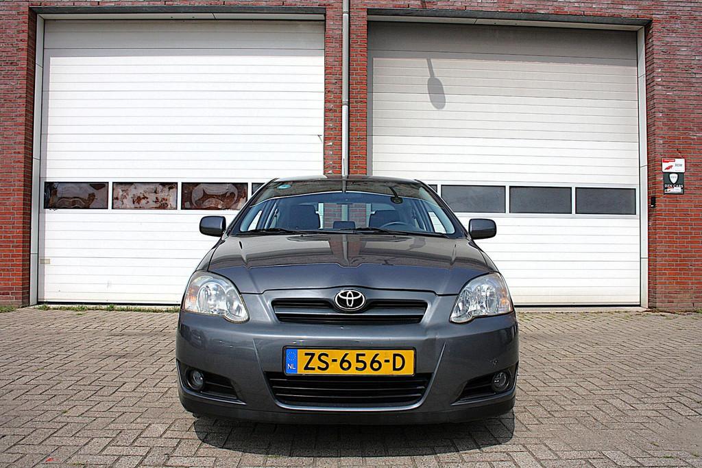 Toyota Corolla 1.4 VVT-i - AIRCO - Verwarmde Stoelen - Grote, Voorwielaandrijving, Gebruikt, 1398 cc, 4 cilinders