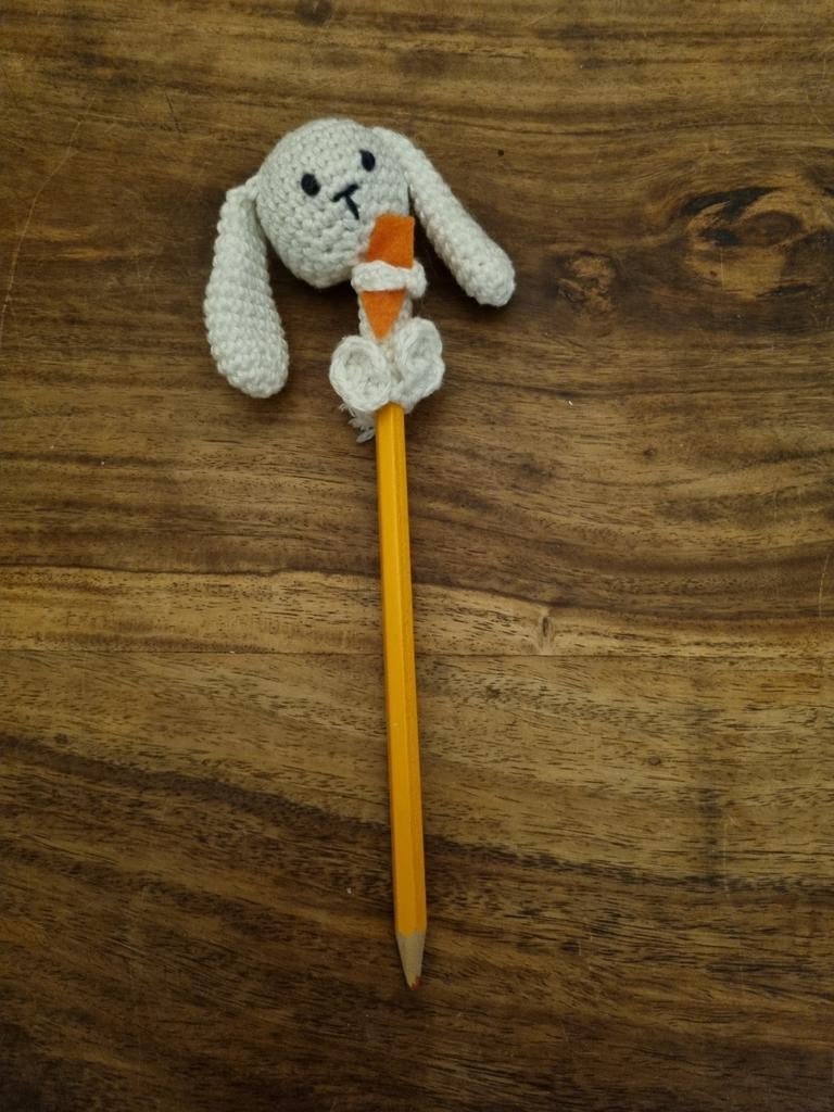 Konijntje potloodkopje met potlood, Hobby en Vrije tijd, Breien en Haken, Ophalen of Verzenden, Nieuw, Haken, Overige typen