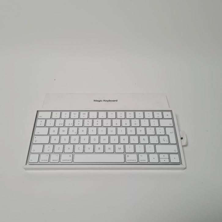 Apple Magic Keyboard A2450, Computers en Software, Toetsenborden, Gebruikt, Qwerty, Draadloos, Multimediatoetsen, Ophalen of Verzenden