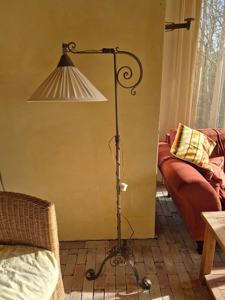 Smeedijzeren vloerlamp, Ophalen