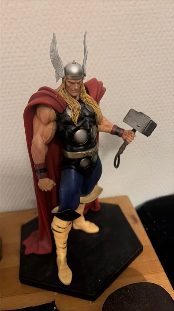 Iron studios thor Marvel sideshow, Ophalen of Verzenden, Zo goed als nieuw, Beeldje of Figuurtje