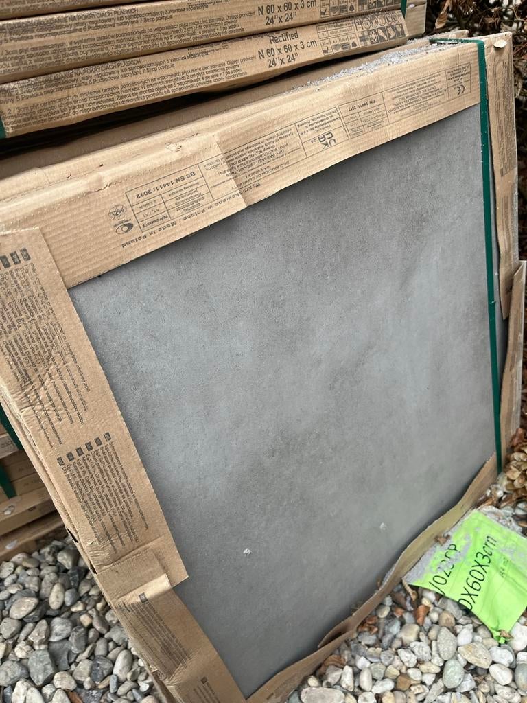 Restpartij lichtgrijze keramische tegels 60x60x3 cm (ca. 7.5, Doe-het-zelf en Verbouw, Tegels, 60 cm of meer, Keramiek, Nieuw