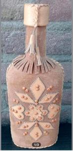 Vintage  leergebonden karaf met leren decoratiedetail, Ophalen, Zo goed als nieuw, Overige gebieden, Overige typen