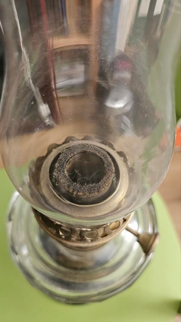 Antieke olielamp met enkele ronde brander, Ophalen