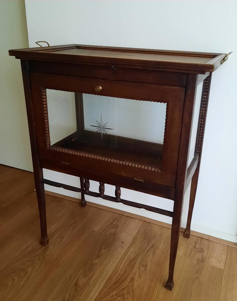 Antiek theekastje gereserveerd, Ophalen