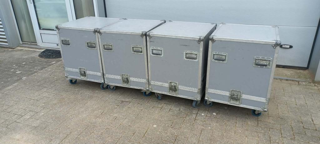 4 stuks nette, grote stolp flightcases voor o.a. subkasten., Muziek en Instrumenten, Behuizingen en Koffers, Ophalen, Gebruikt
