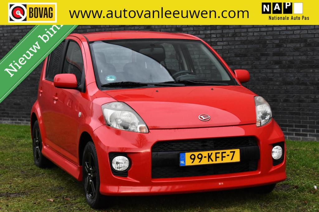 Daihatsu Sirion 2 1.3-16V Prestige AIRCO/ISOFIX/ELEK.RAMEN/L, Gebruikt, 31 €/maand, 4 cilinders, Bedrijf