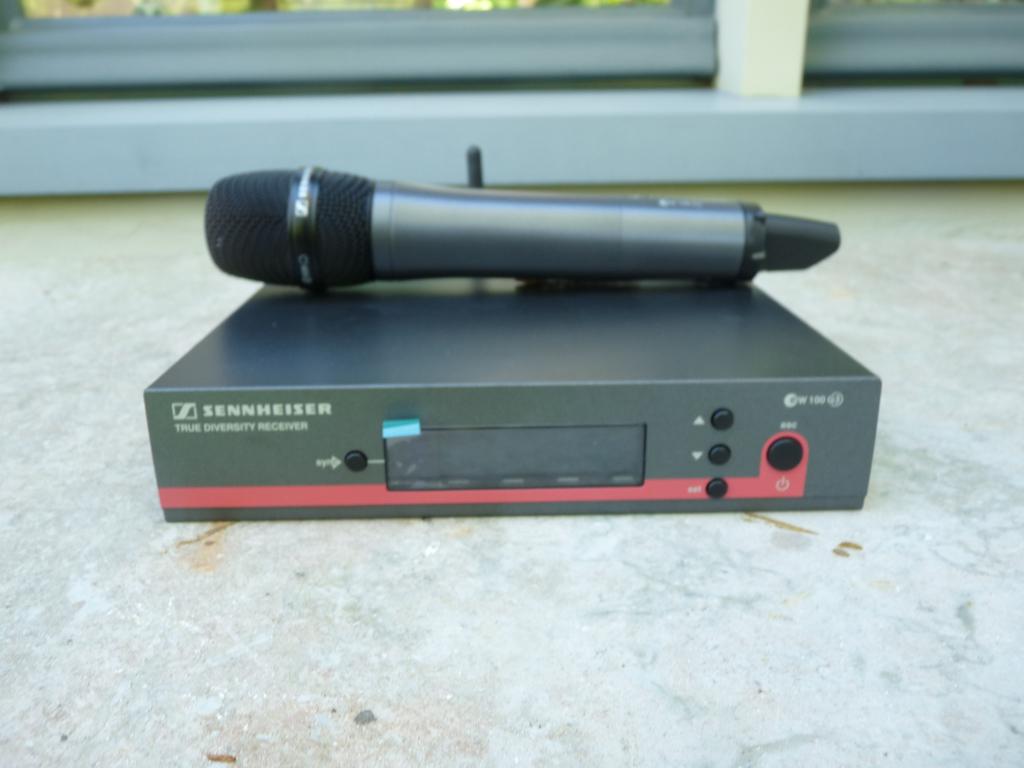 Sennheiser EW100 G3 hand microfoon set Legale Frequentie, Ophalen, Zo goed als nieuw, Zangmicrofoon