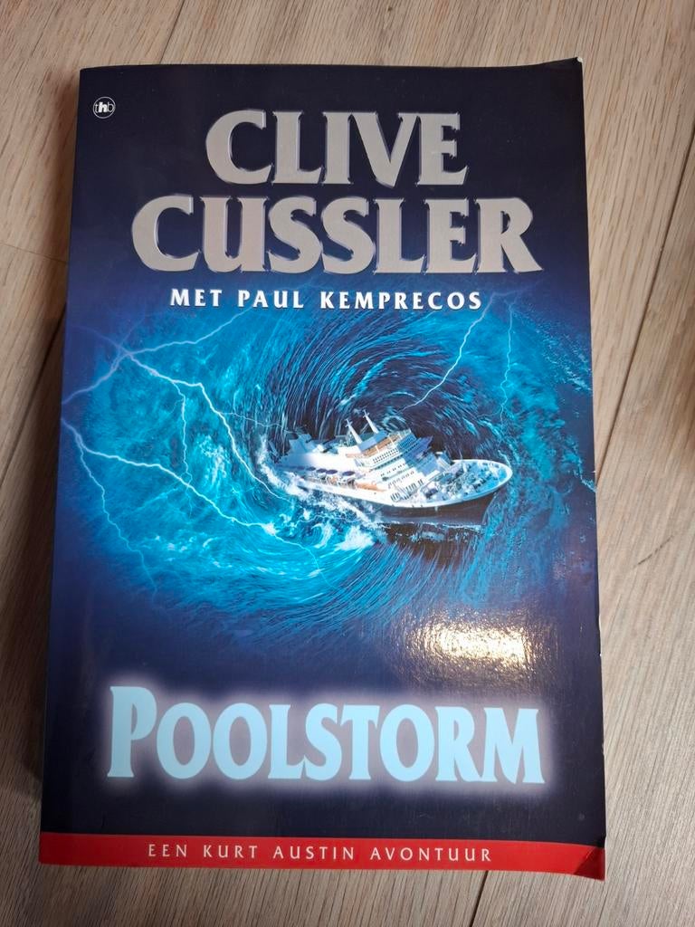 Poolstorm - Clive Cussler Paperback, Ophalen of Verzenden, Gelezen, Clive Cussler