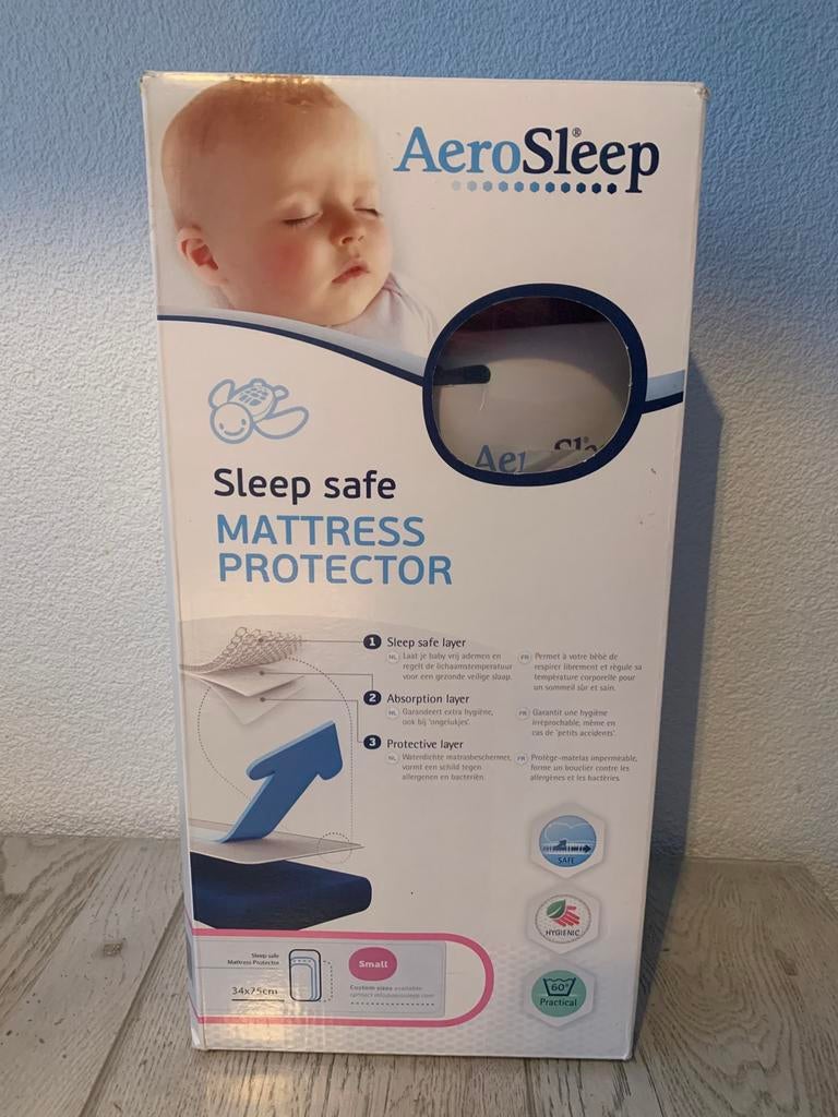 Aerosleep baby matras + hoeslakentjes, Kinderen en Baby's, Kinderkamer | Beddengoed, Jongetje of Meisje, Wit, Overige typen, Ophalen of Verzenden