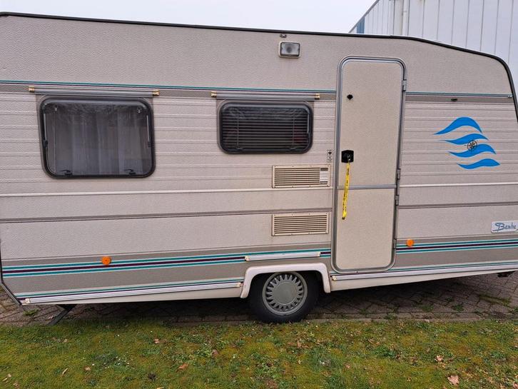 Caravelair bamba 415 paasaanbieding wees erbij 2500euro, Caravans en Kamperen, Caravans, Particulier, tot en met 4, 750 - 1000 kg