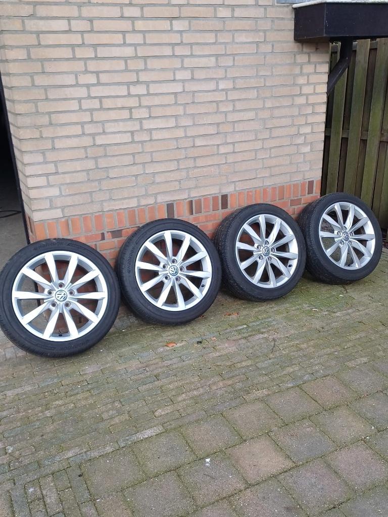 Originele 17inch VW velgen met z.g.a.n. banden, Auto-onderdelen, Banden en Velgen, Ophalen, Gebruikt, 17 inch, Band(en)