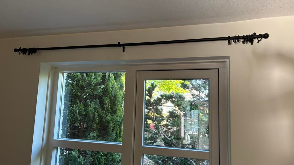 Matzwarte metalen gordijnroedes met bol maatwerk, Ophalen, Zo goed als nieuw, 150 tot 200 cm