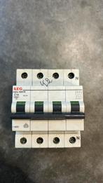 1x aeg c16 installatie automaat 4p, Ophalen of Verzenden, Zo goed als nieuw