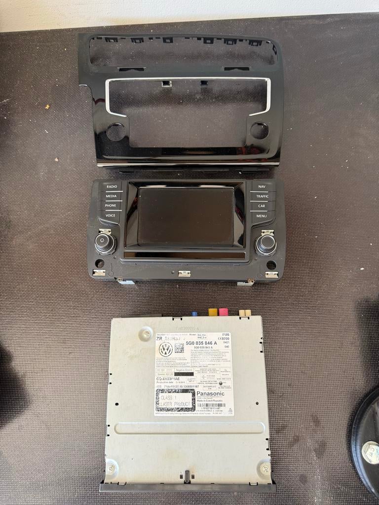 VW Golf 7 MIB STD Navigatiesysteem met Display en Frame, Ophalen, Gebruikt