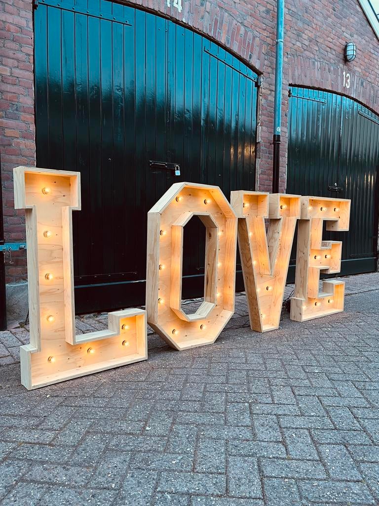 LOVE letters led van hout XXL, Ophalen, Zo goed als nieuw, Geboorte of Huwelijk
