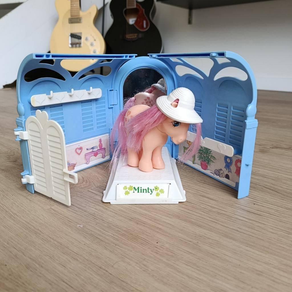 G1 - vintage My little pony Peachy met stal en hoedje Hasbro, Kinderen en Baby's, Speelgoed | My Little Pony, Ophalen of Verzenden