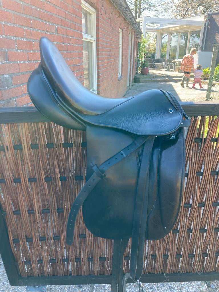 2 Stubben maestoso dressuur zadels, Ophalen, Zo goed als nieuw, Dressuur