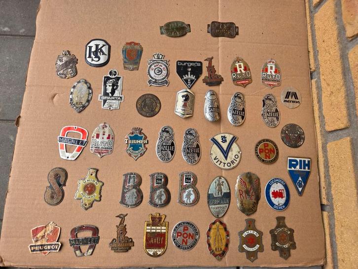 Fiets plaatjes + 2 x belasting plaatjes, Verzamelen, Speldjes, Pins en Buttons, Gebruikt, Sport, Ophalen