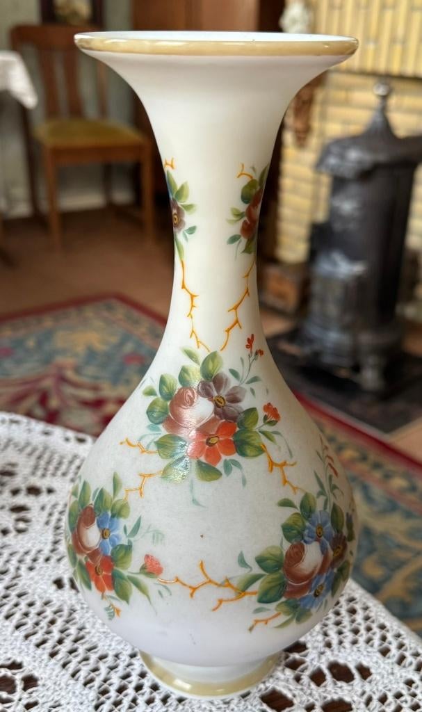 Antieke Opaline Vaas - Handbeschilderd – Melkglas, Ophalen of Verzenden