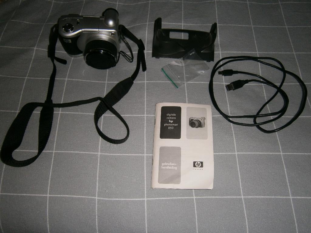 HP Photosmart 850 met manual , 2 SD kaartjes en usb kabeltje, Ophalen, Compact, HP, Niet werkend