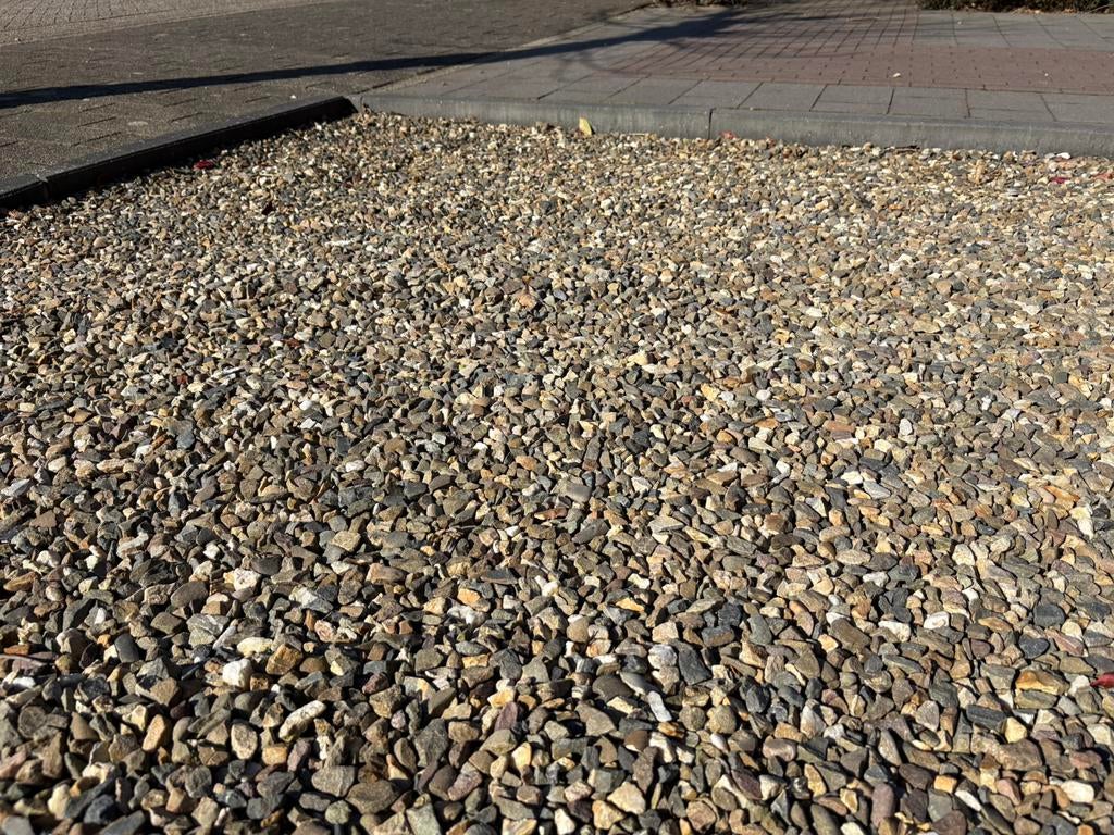 Japanse split  11 - 16 mm  1,3 M3 uit de voortuin van 25 m2., Tuin en Terras, Grind, Keien en Split, Gebruikt, Split, Overige materialen