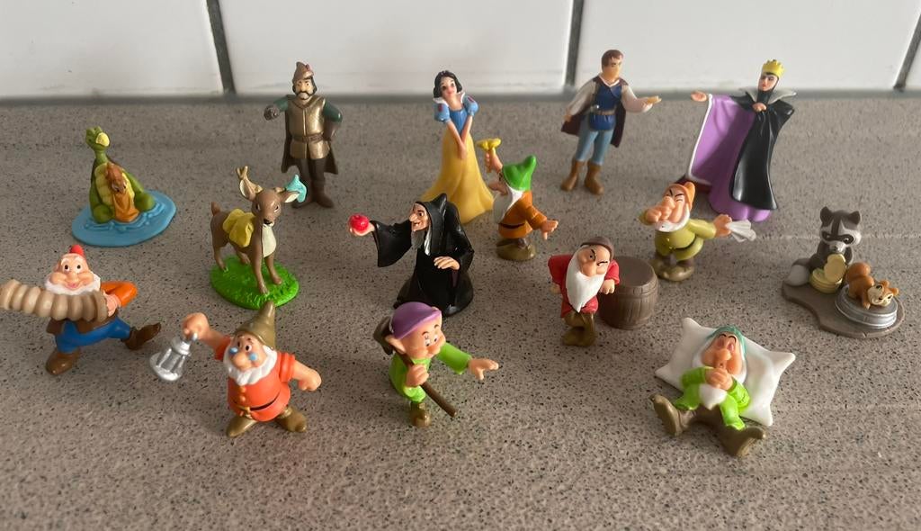 Complete set Sneeuwwitje dwergen heks jager dieren, Verzamelen, Poppetjes en Figuurtjes, Ophalen of Verzenden, Zo goed als nieuw