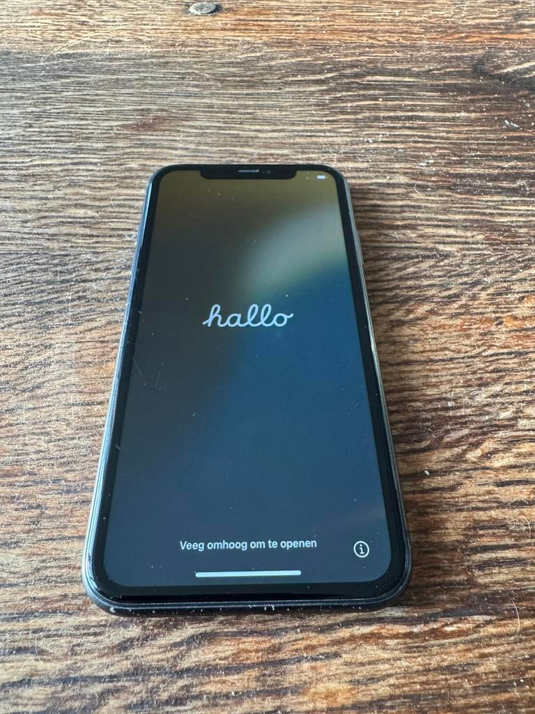 Iphone 11 128GB met smart battery case, 128 GB, Zwart, Zo goed als nieuw, IPhone 11