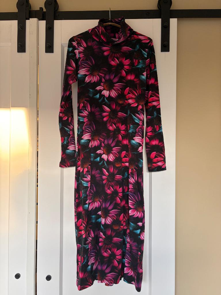 MARGOT jurk met bloemen, XS, Kleding | Dames, Jurken, Margot, Zwart, Ophalen of Verzenden, Zo goed als nieuw
