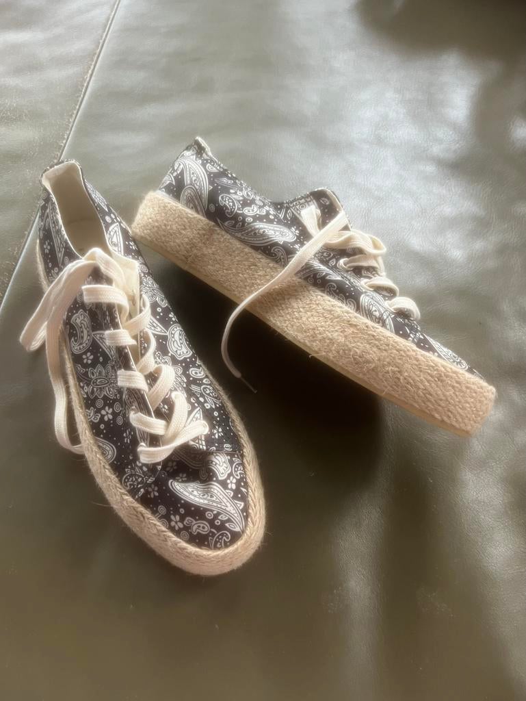 Sasha - nieuw - maat 41 met dikke zolen, Kleding | Dames, Ophalen of Verzenden, Zo goed als nieuw, Zwart, Sneakers of Gympen